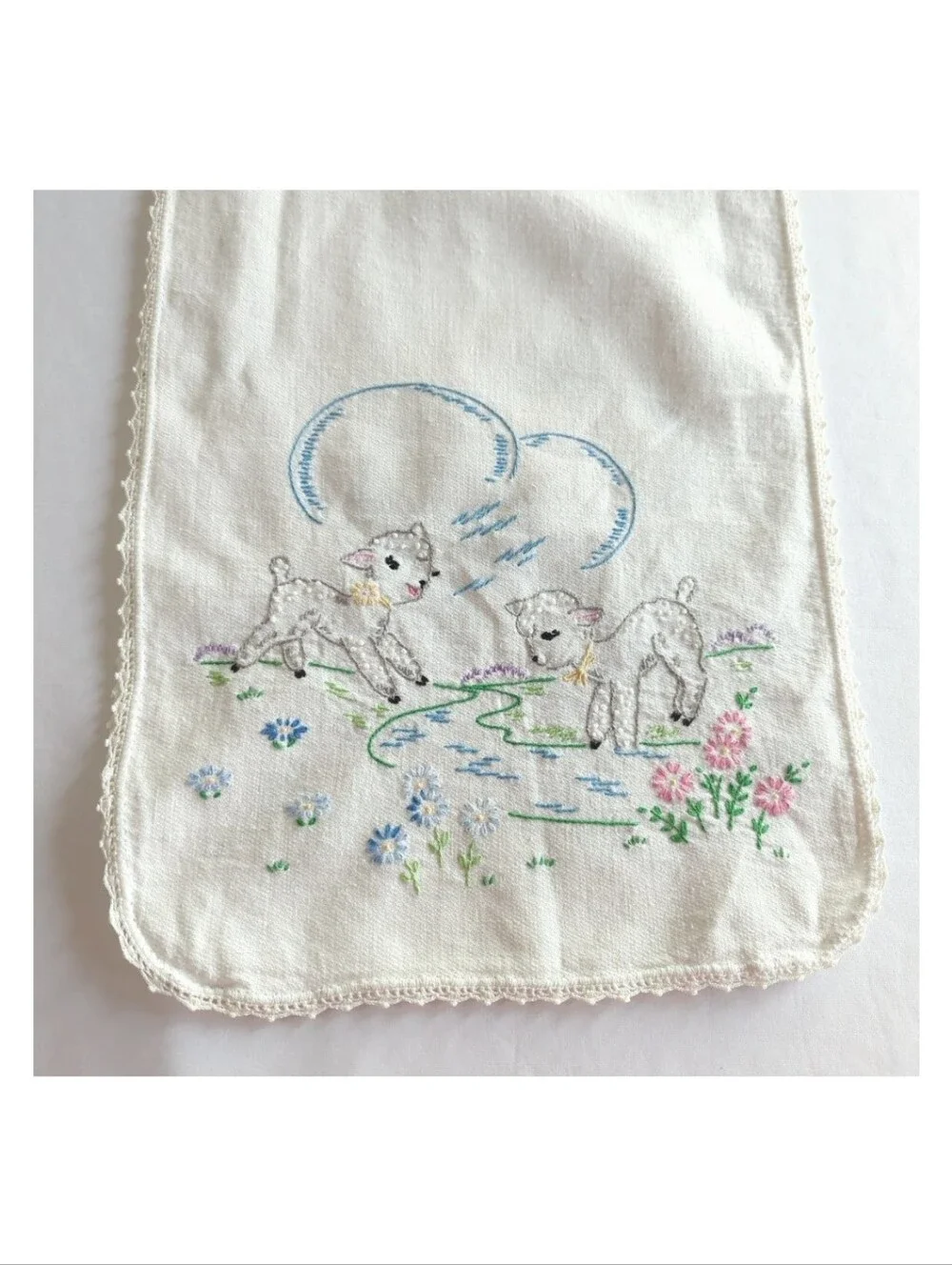 Vintage Homemade Table Runner w Embroidered Lambs & Flowers 38